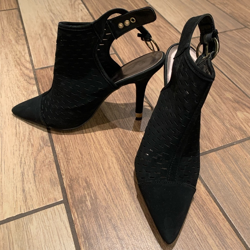 Suede texture ankle strap black pump size 9